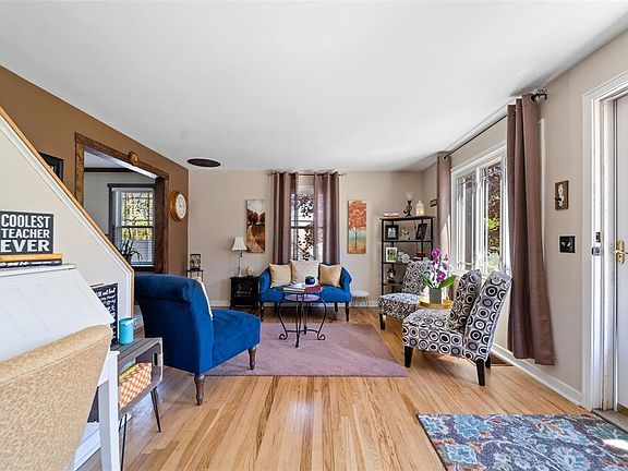 4th image of 512 Torrance Ave