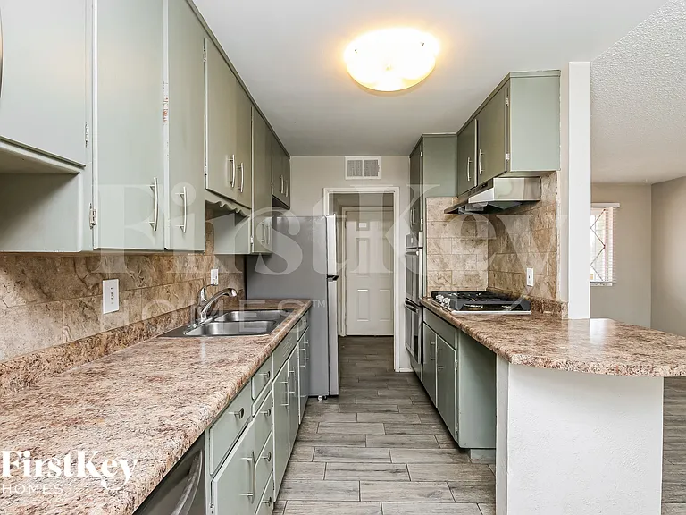 2030 E Aspen Ave — Photo 8