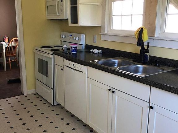 4th image of 801 W College St