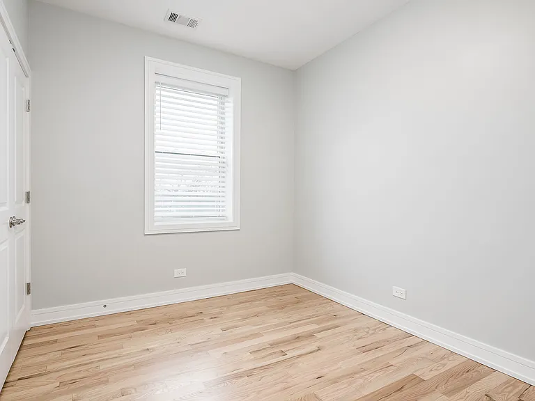 5979 N Elston Ave #3 — Photo 5