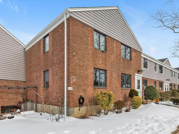 218-01 68th Ave #1, Oakland Gardens, NY 11364