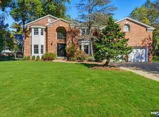 109 Stonehurst Dr, Tenafly, NJ 07670