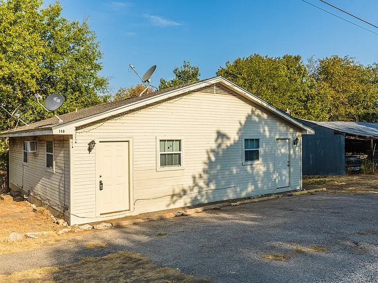 140 County Road 1604 — Photo 11