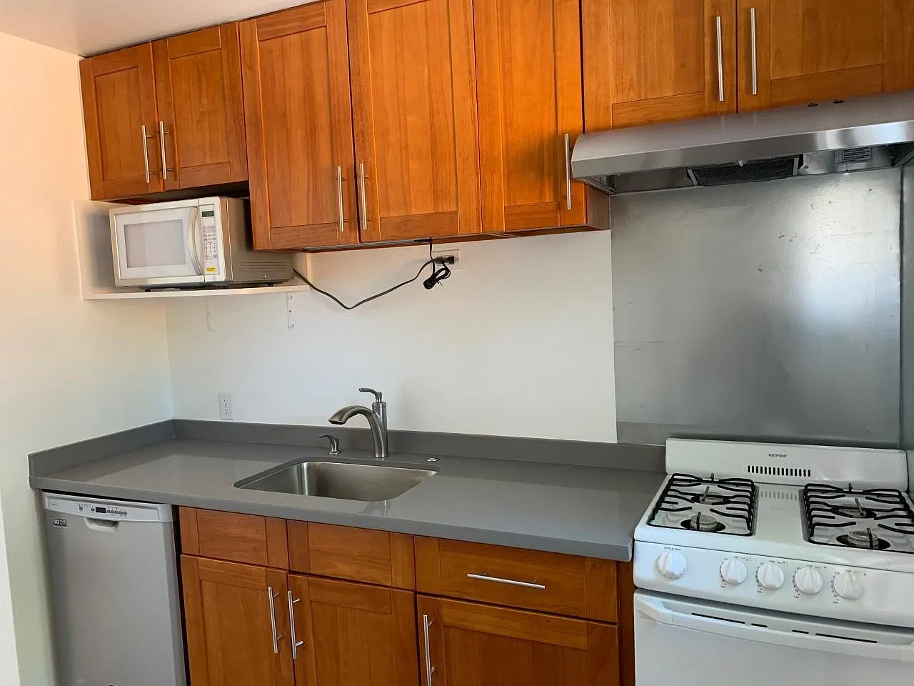 747 Stanford Ave — Photo 3