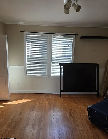 929 Adams Ave — Photo 4
