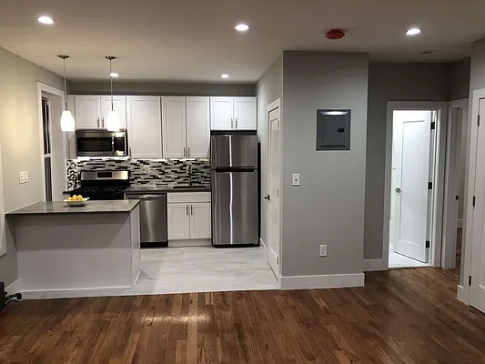 Rented by Living Dream Realty | media 12