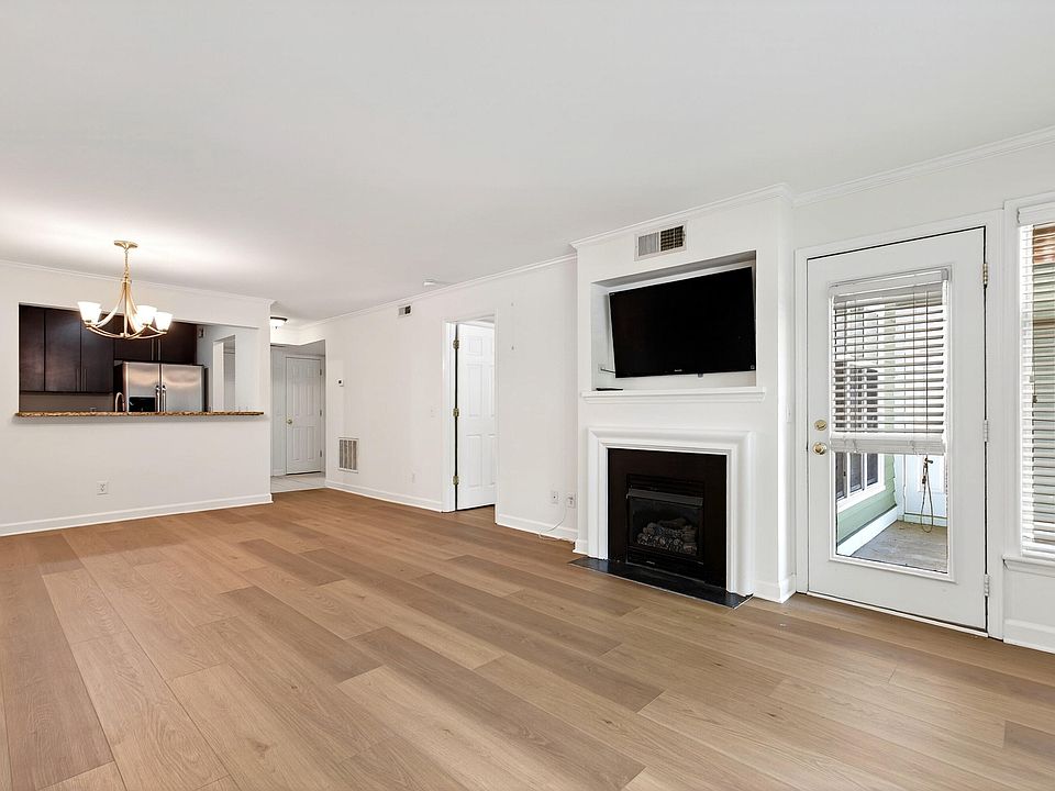 1st image of 1010 Nicholwood Dr APT 103