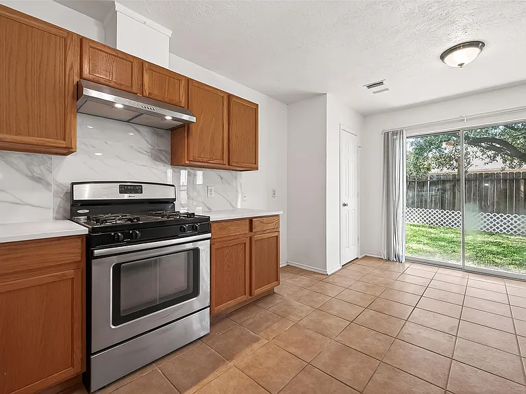 3807 Brook Garden Ln — Photo 17