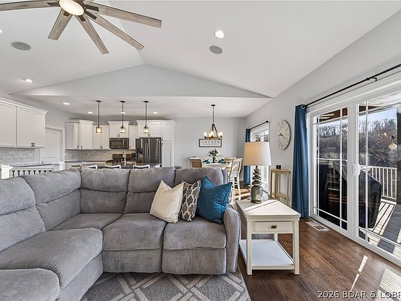 5th image of 926 Fontana Ln