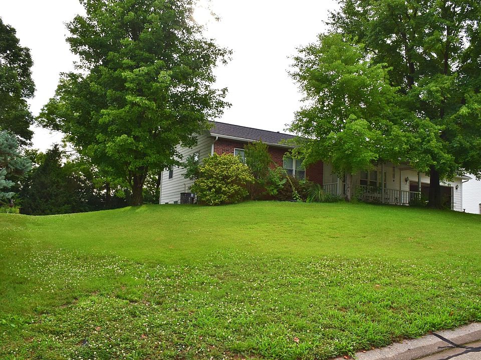 1st image of 25 Williamsburg Ln