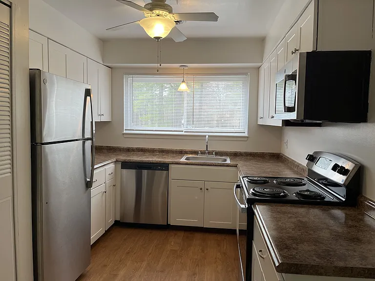 Heritage Village Apartments — Photo 27