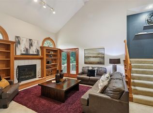 1824 NW 90th St, Clive, IA 50325