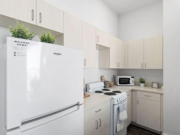 3rd image of 608 Main St Unit 401A