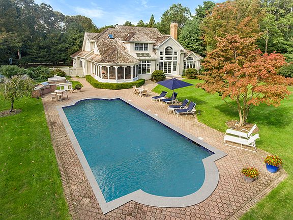 2nd image of 4 N Bay Ln