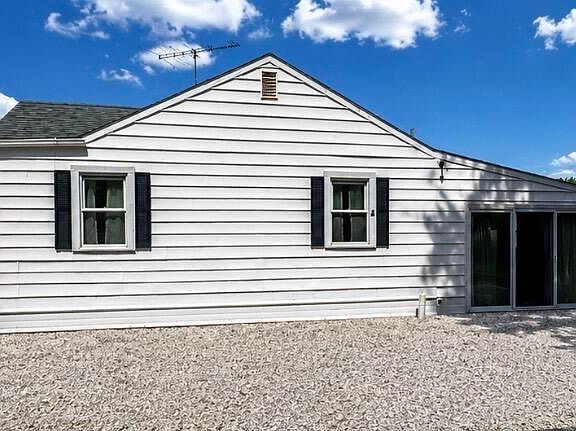 3rd image of 5529 Island View Dr