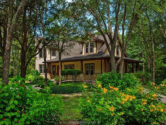 3rd image of 1511 Bluebonnet Dr