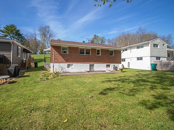 4th image of 526 Stout St