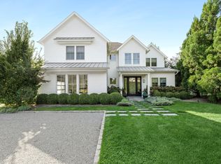 85 Pelham St, Southampton, NY 11968