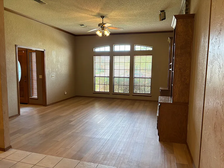 1112 SW 132nd Pl — Photo 5