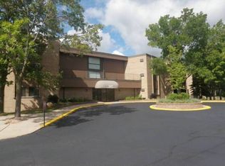 5697 Green Circle Dr APT 315, Minnetonka, MN 55343
