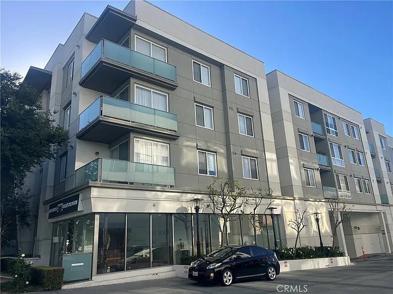 160 S Hudson #105 — Photo 1