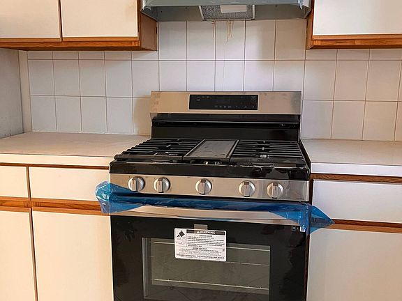 2nd image of 86 Glenwood Ave APT 1C