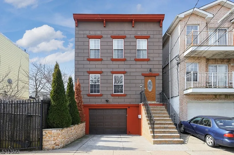 131 Armstrong Ave