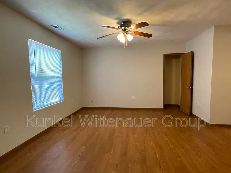 2 bed, 1.0 bath, 900 sqft, $775 — Photo 3