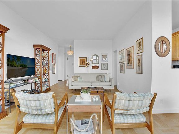 5th image of 555 Kappock St APT 4U