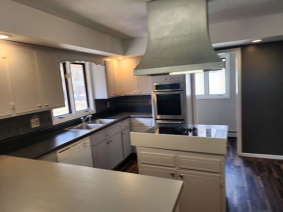 Photo of the kitchen 2.