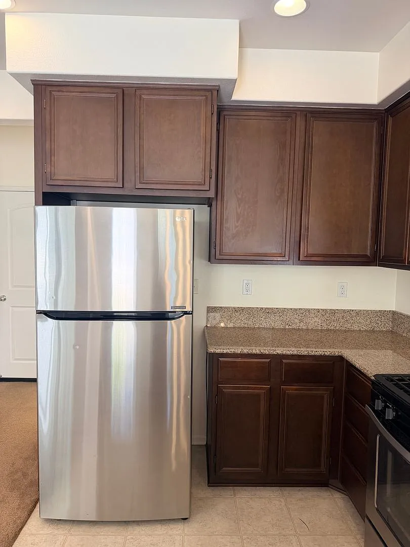 3 Bedroom | 2.5 Bathroom Townhome in Otay Ranch — Photo 3