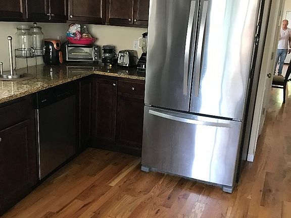 4th image of 260 Elizabeth St