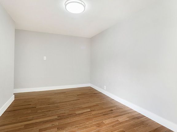 4th image of 215 E 117th St APT 16