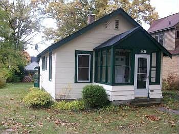 1st image of 1221 Underwood Ave SE