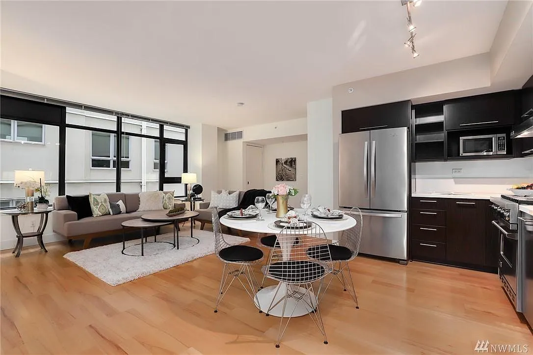 2 bed, 1104 sqft, $3,000 — Photo 2