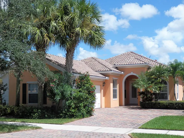11547 SW Rockingham Dr — Photo 2
