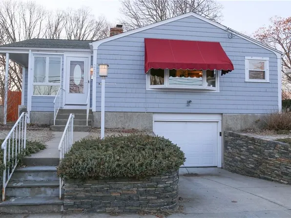 203 Knollwood Ave, Cranston, RI 02910