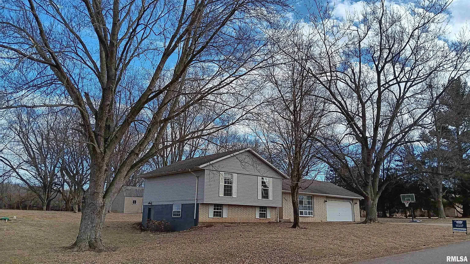 2232 Mayflower Dr photo 1