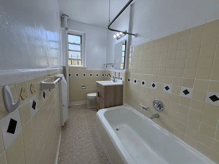 35-30 81st St #6P — Photo 9