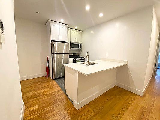 1st image of 498 Manhattan Ave APT 2