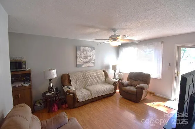 615 E Maple Ave — Photo 8