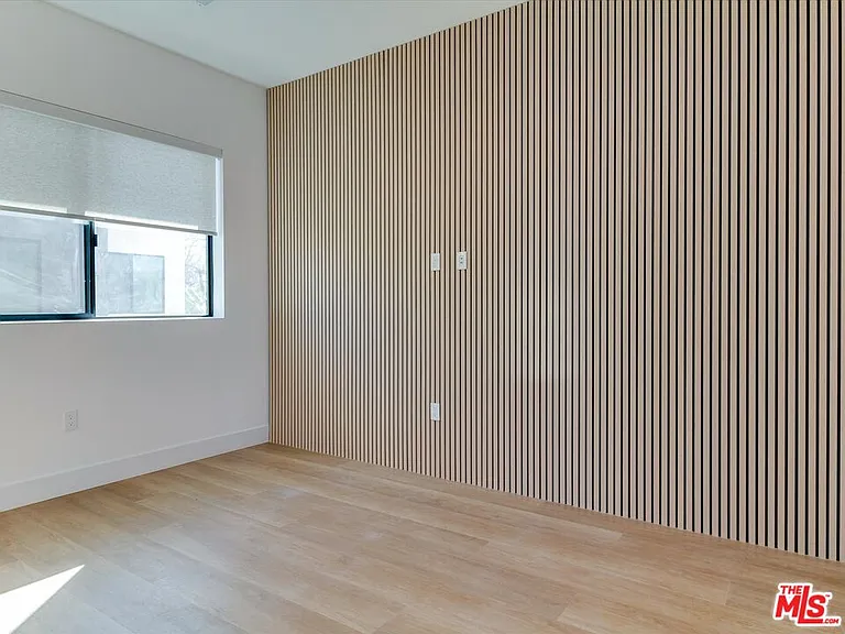 2817 S Redondo Blvd — Photo 8
