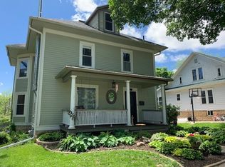 206 3rd St SW, Mount Vernon, IA 52314