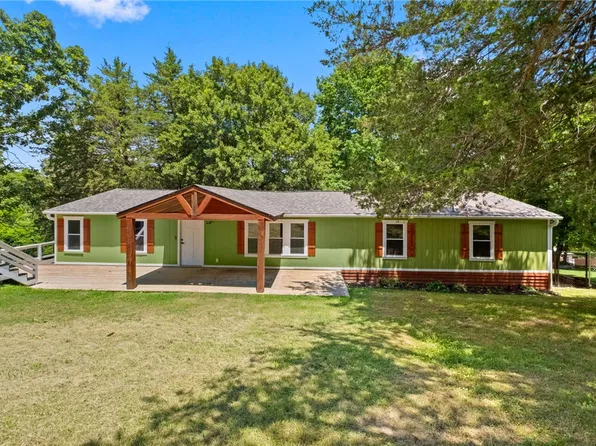 8431 Navajo Trl, Rogers, AR 72756