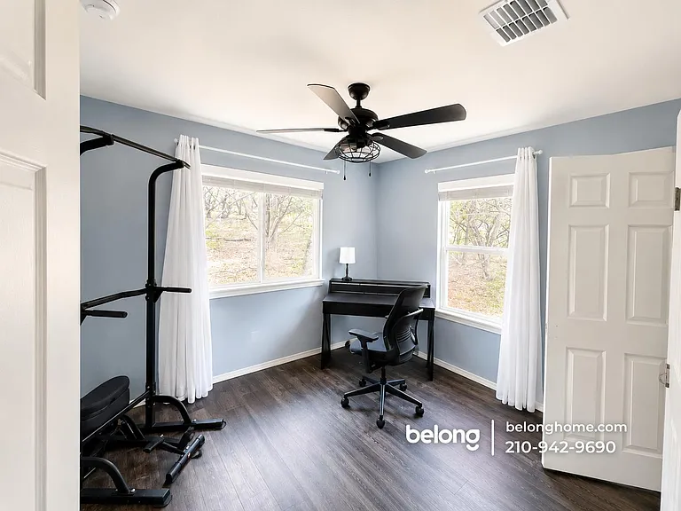 1803 Live Oak Dr — Photo 2