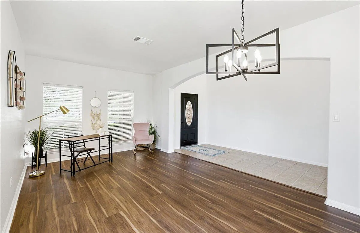 4 bed, 3.0 bath, 2575 sqft, $2,900 — Photo 2
