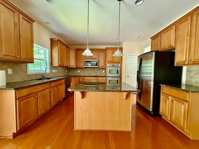 410 Harkness Cir — Photo 3
