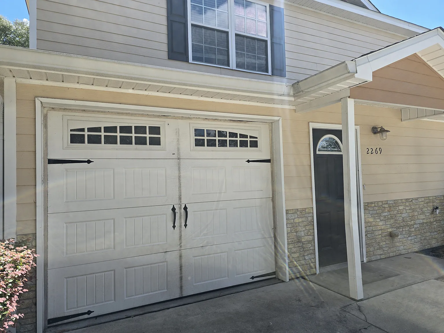 2 bed, 2.5 bath, 1124 sqft, $1,350 — Photo 1