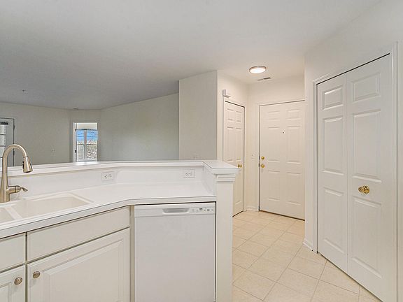 5th image of 1079 Joyce Ln