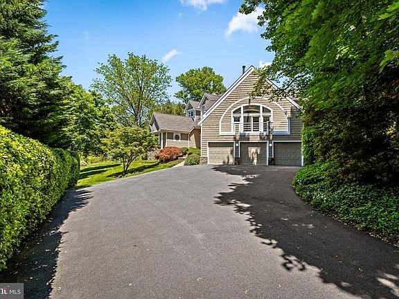 2nd image of 1216 Berwick Rd